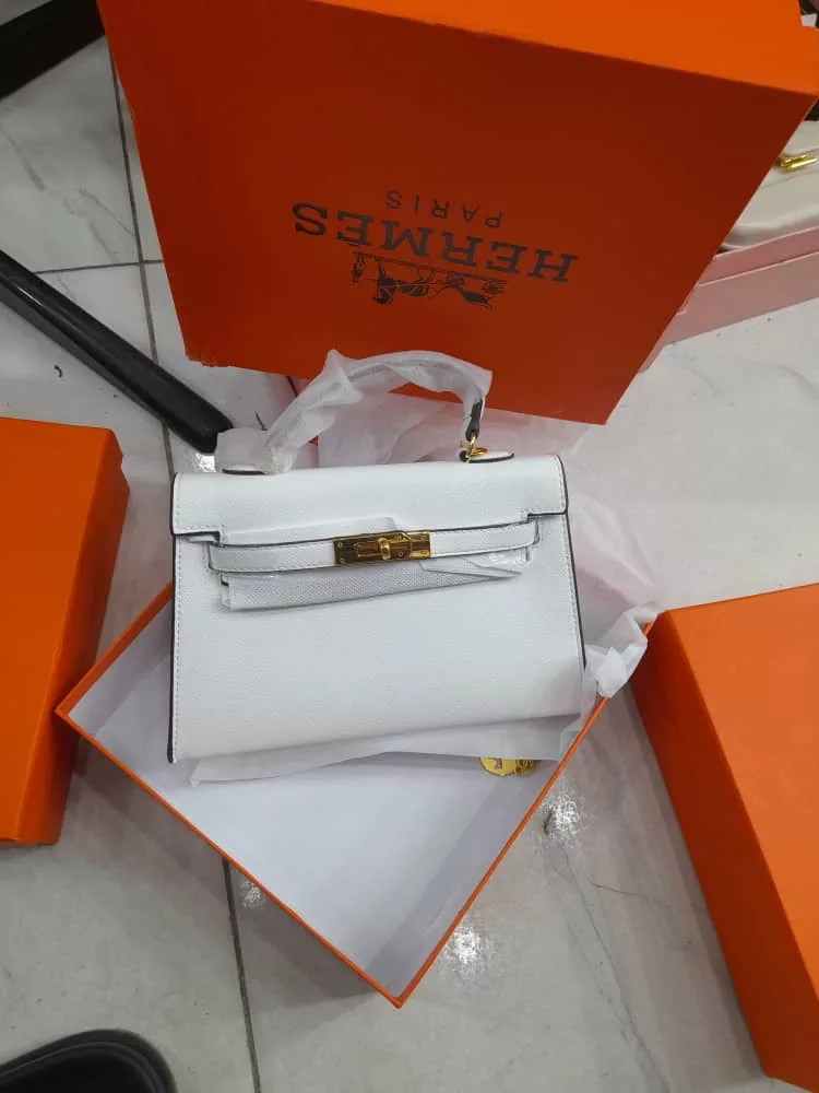 Produits Cosmétique et chaussures mèches humain